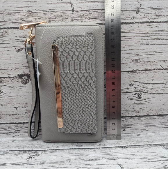 Bizou Wrist Wallet - Picture 5 of 5